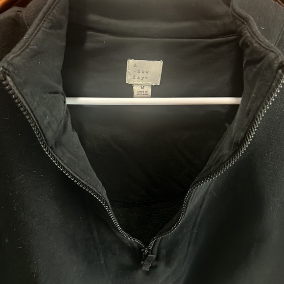 Cute half zip - Picture 2 of 3